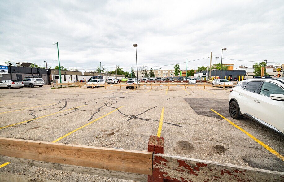 More Photos Of 255 Sherbrook St, Winnipeg Office For Sale