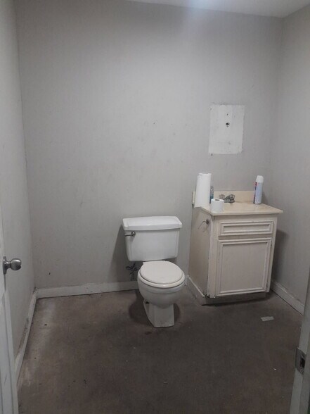 More Photos Of 4823 Winfield Rd, Houston Manufacturing For Lease