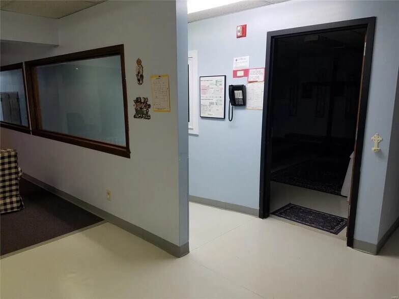 More Photos Of 15764 Clayton Rd, Ellisville Religious Facility For Lease