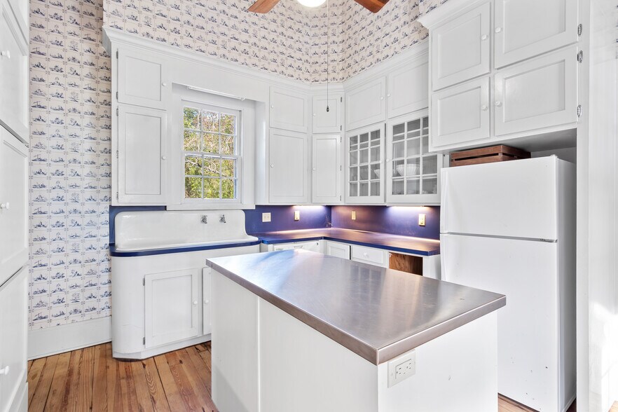 More Photos Of 668 N Main St, Jasper Storefront Retail Office For Sale