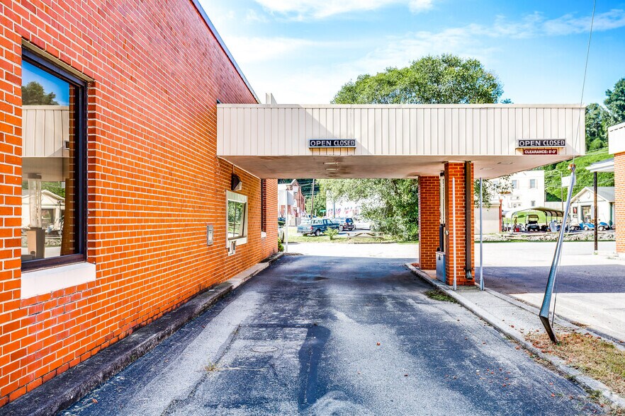 More Photos Of 40 Main St, Boones Mill Storefront Retail Residential For Sale