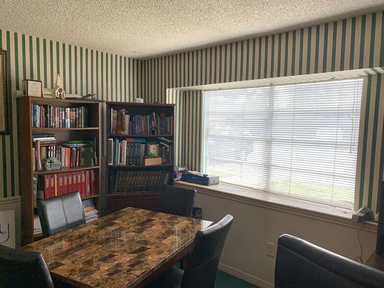 More Photos Of 15518 Silver Ridge Dr, Houston Specialty For Lease