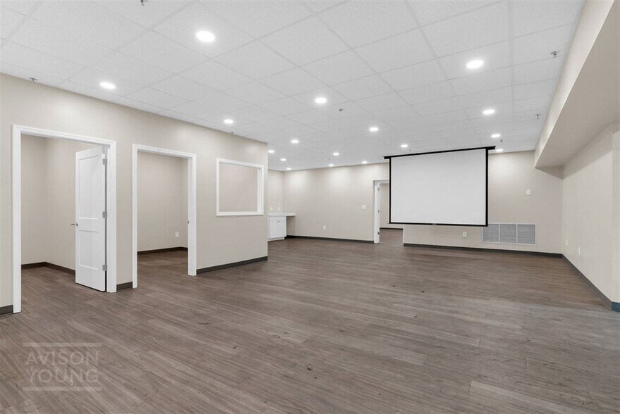 More Photos Of 300 S Main St, Mauldin Warehouse For Sale