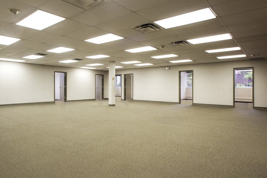 More Photos Of 11500 Olive Blvd, Creve Coeur Office For Lease