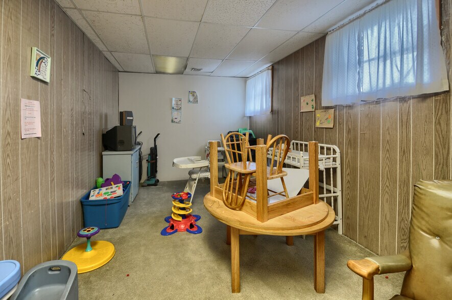 More Photos Of 3306 Lippincott Blvd, Burton Specialty For Sale