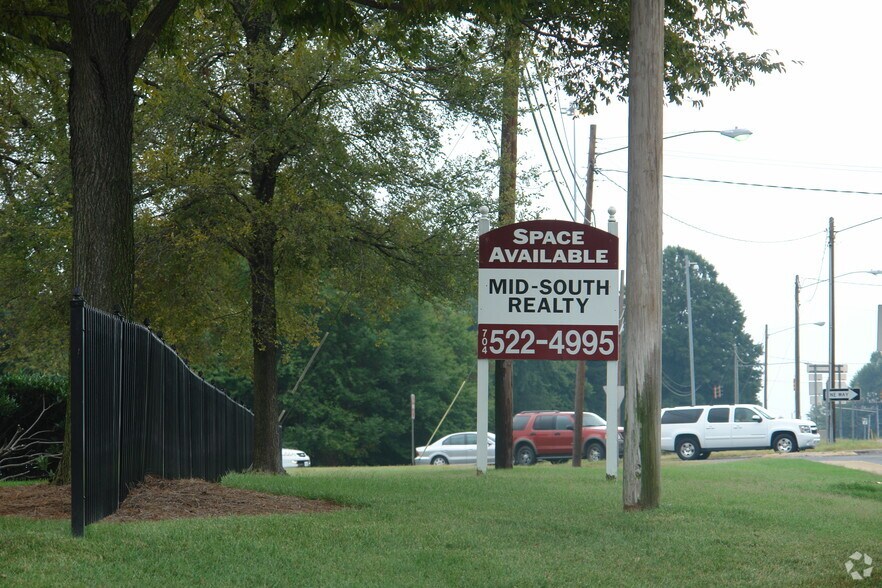 More Photos Of 800 Clanton Rd, Charlotte Showroom For Lease