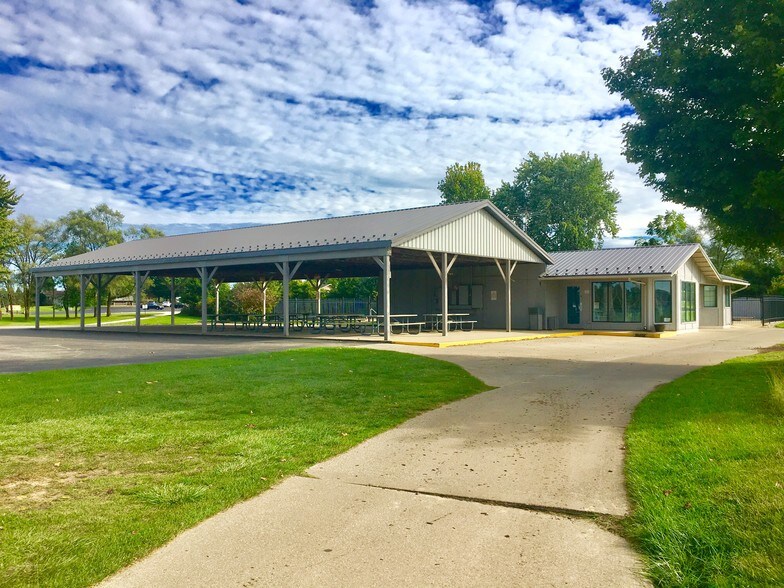 More Photos Of 2850 E Pierceton Rd, Winona Lake Golf Course Driving Range For Lease