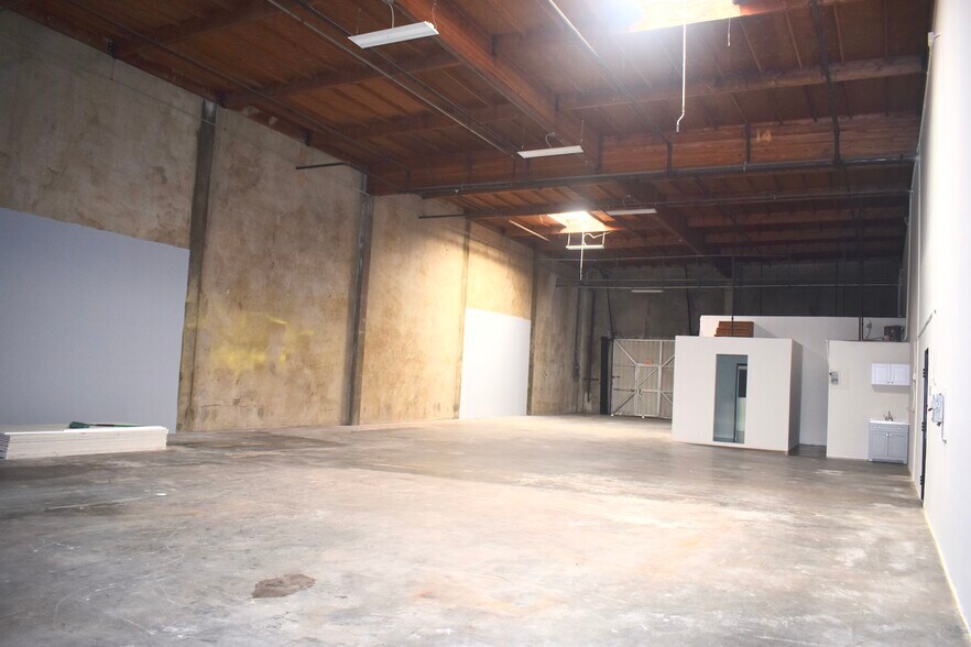 More Photos Of 1617 W Rosecrans Ave, Gardena Warehouse For Lease