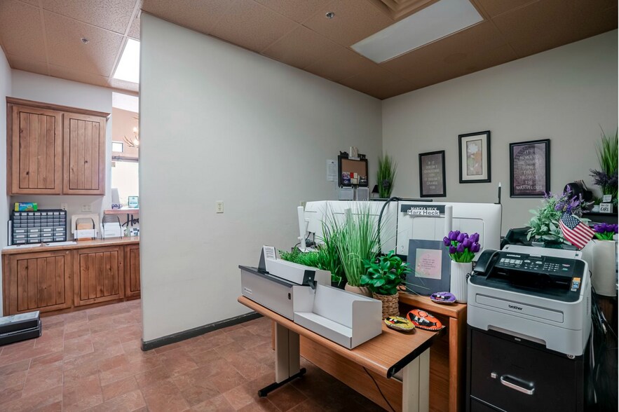 More Photos Of 3207 Lakeside Vlg, Prescott Office For Sale