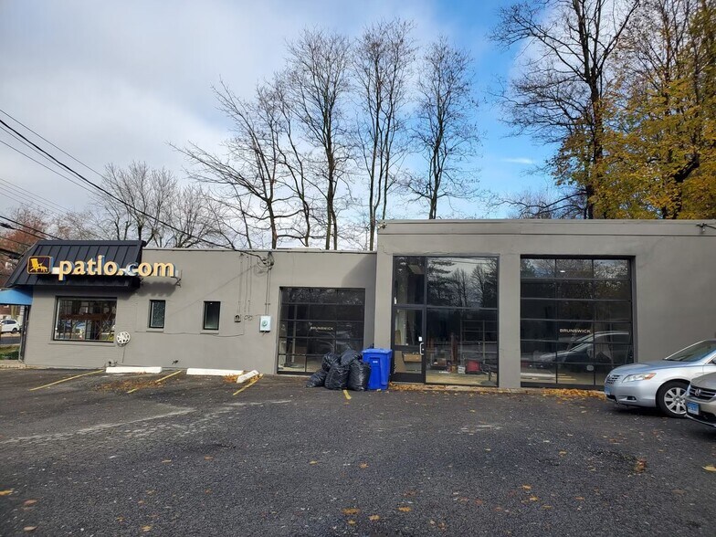 More Photos Of 600 Central Park Ave, Scarsdale General Retail For Sale