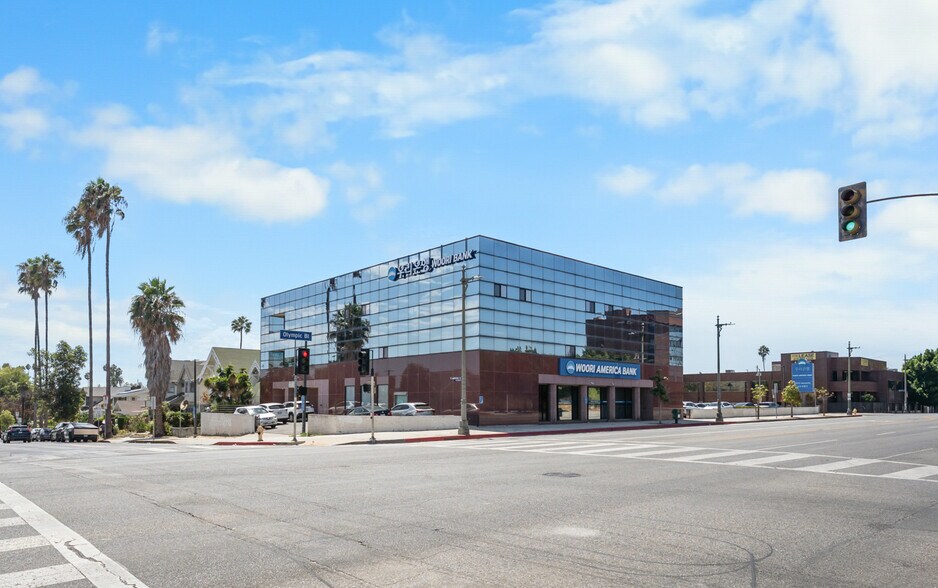 More Photos Of 3360 W Olympic Blvd, Los Angeles Office For Lease