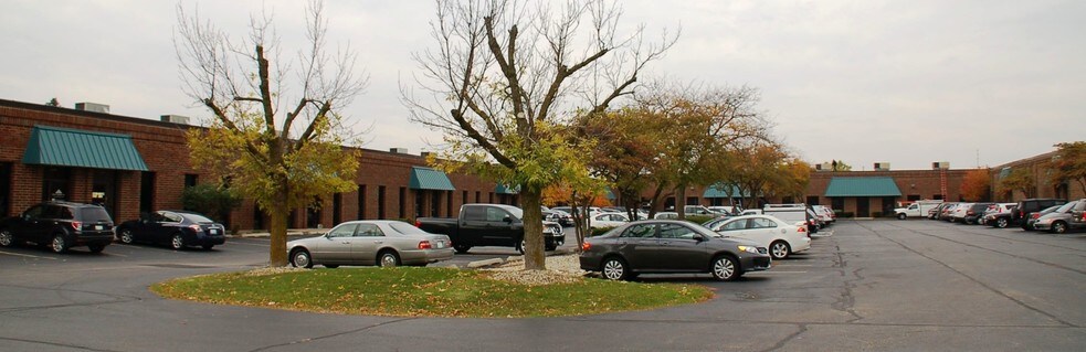 More Photos Of 1401-2818 Centre Circle Dr, Downers Grove Manufacturing For Lease