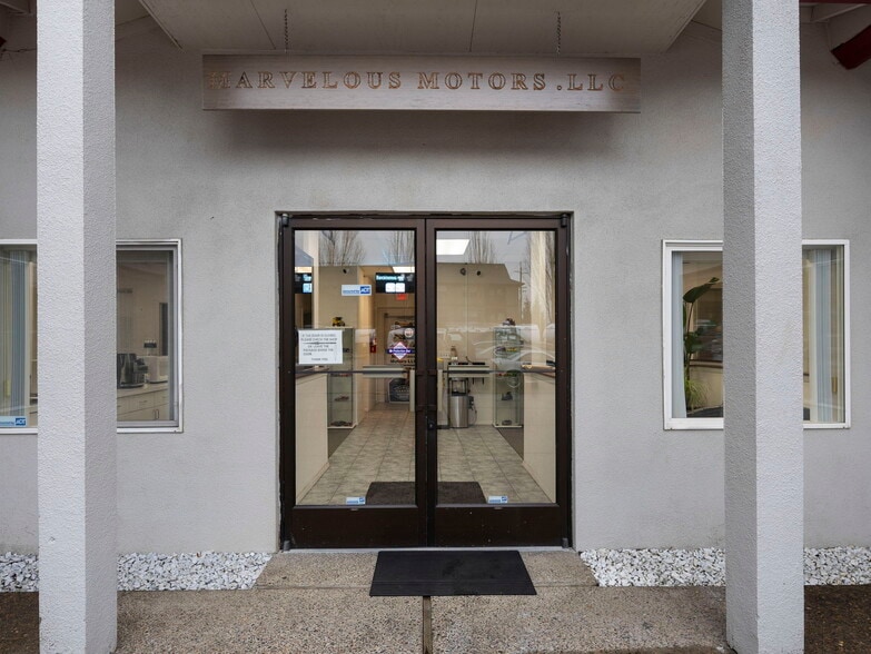 More Photos Of 17795-17835 SW Pacific Hwy, Tualatin Storefront Retail Office For Sale