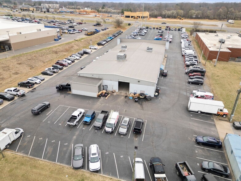 More Photos Of 3450 Tom Austin Hwy, Springfield Auto Dealership For Lease