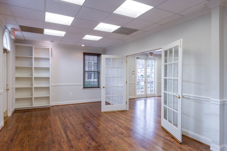 More Photos Of 10470-10476 Armstrong St, Fairfax Medical For Sale