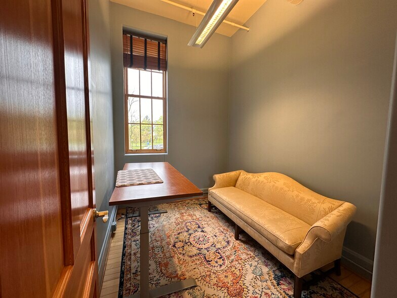 More Photos Of 830 Cottageview Dr, Traverse City Loft Creative Space For Sale