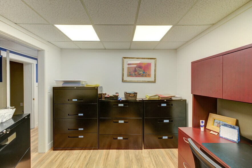 More Photos Of 127 Charing Cross St, Brantford Office For Lease