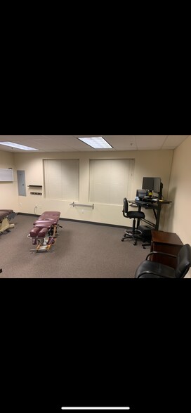 More Photos Of 1710 W Main St, Battle Ground Office For Lease