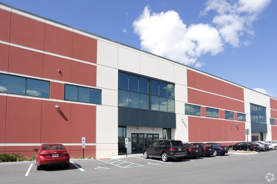 More Photos Of 1 County Rd, Secaucus Distribution For Lease
