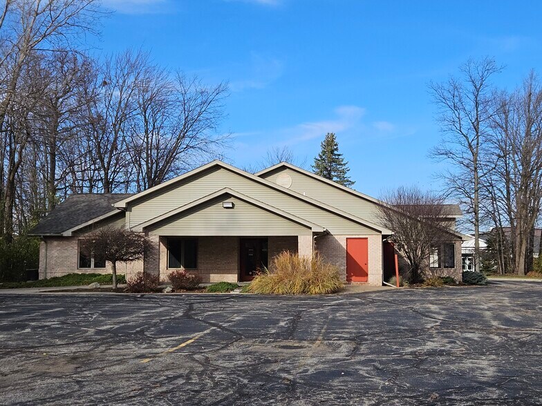 More Photos Of 3165 Cabaret Trl S, Saginaw Office For Sale