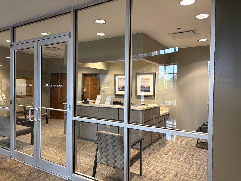 More Photos Of 2470 Flowood Dr, Flowood Medical For Lease
