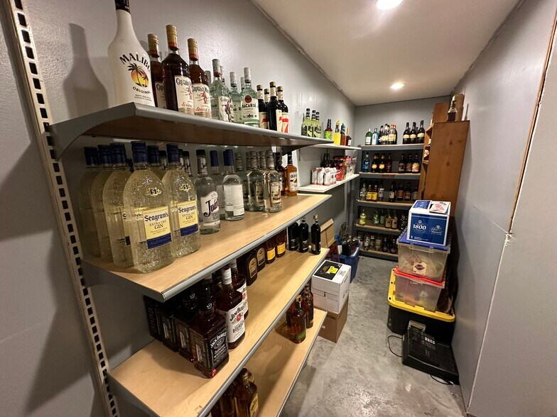 More Photos Of 4312 NW Gateway Ave, Riverside Restaurant For Sale