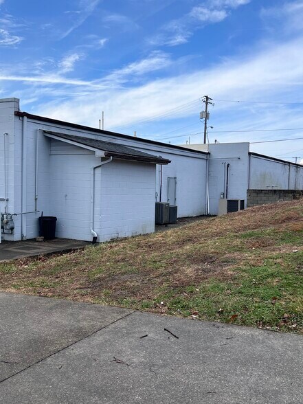 More Photos Of 209 River Dr, Irvine General Retail For Sale