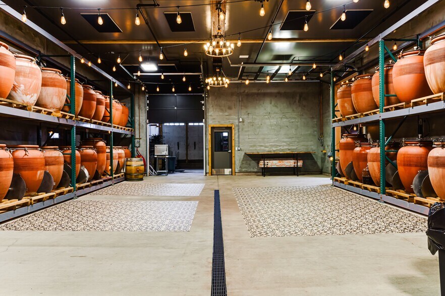 More Photos Of 50-60 E 11th Ave, Eugene Industrial For Lease