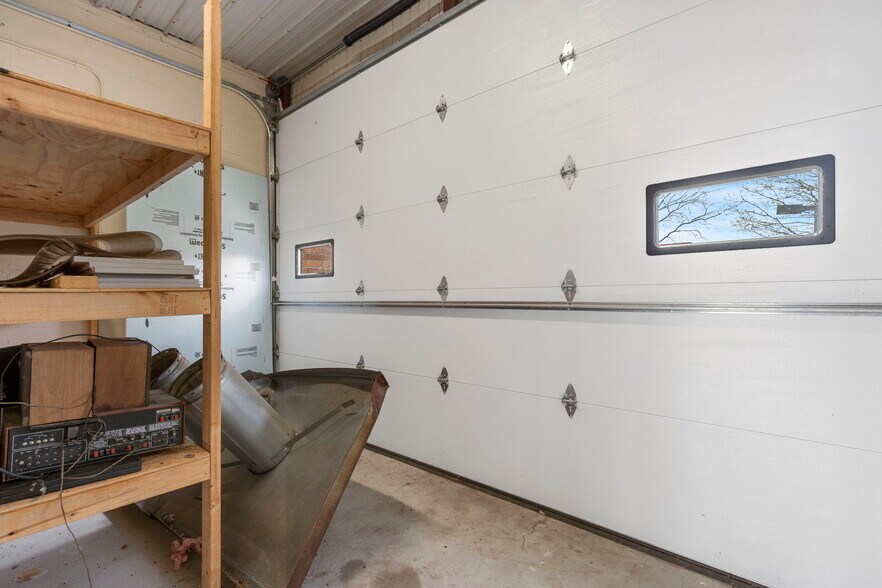 More Photos Of 418 N Old Wilderness Rd, Nixa Flex For Sale