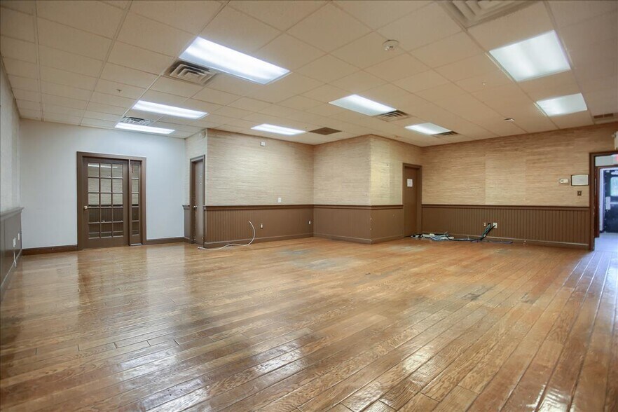 More Photos Of 2955 Felton Rd, Norristown Truck Terminal For Sale