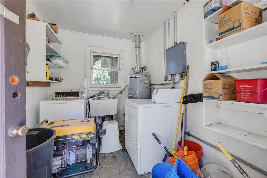 More Photos Of 1 State Hwy 108, Pinecrest Hotel For Sale