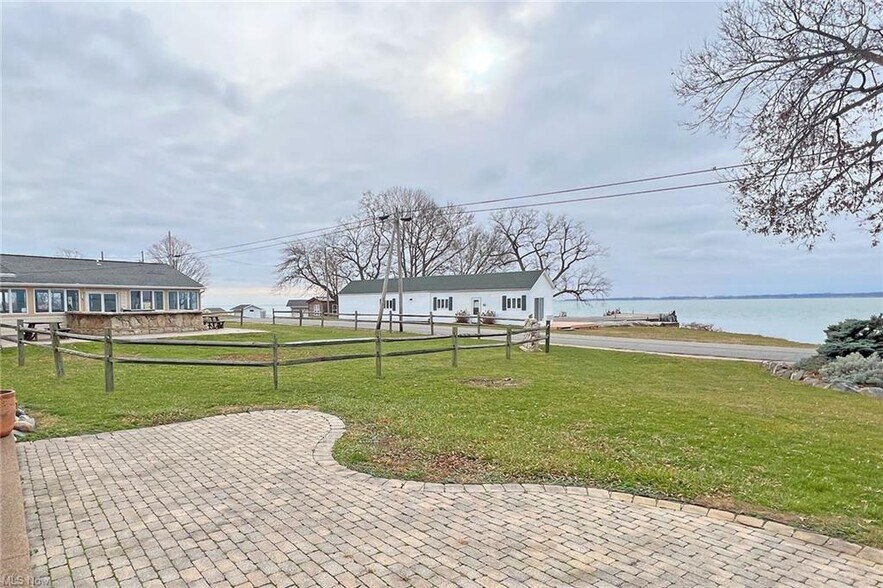 More Photos Of 504 W Lakeshore Dr, Kelleys Island Restaurant For Sale