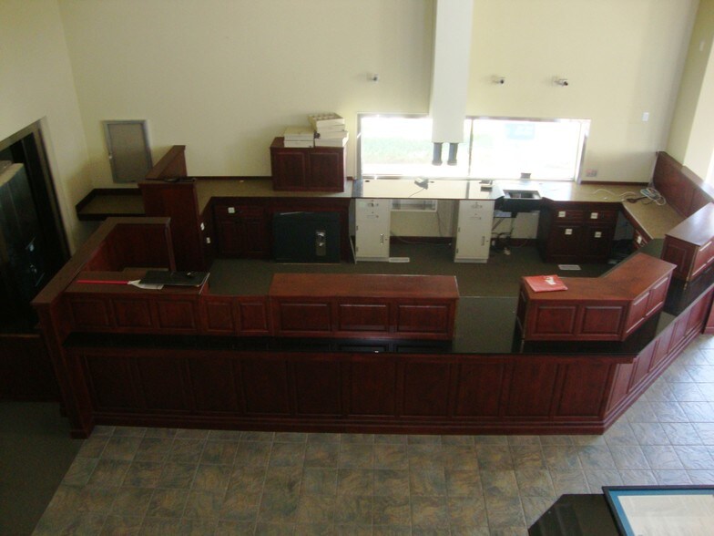 More Photos Of 1715 Pole Line Rd E, Twin Falls Bank For Sale