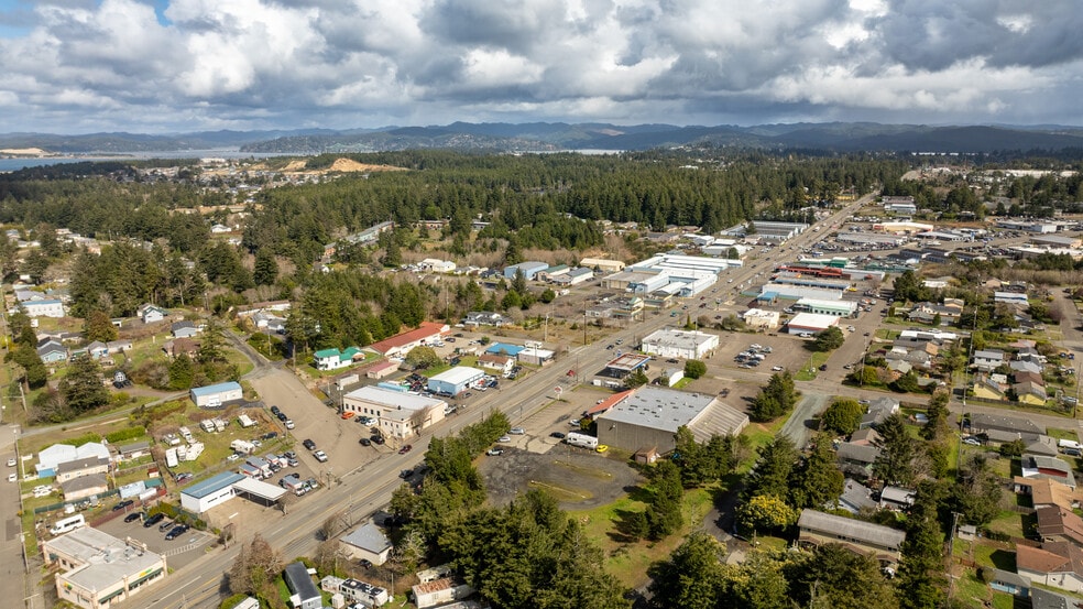 More Photos Of 985 Newmark Ave, Coos Bay Health Club For Sale
