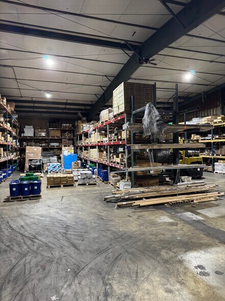 More Photos Of 205 E Collins Rd, Fort Wayne Warehouse For Lease