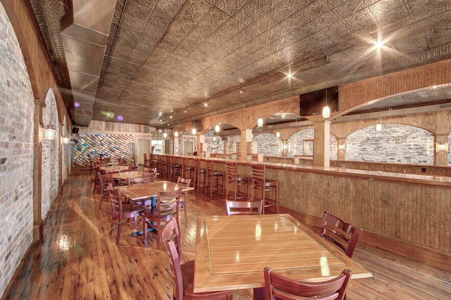 More Photos Of 302 Main St, Columbia Industrial For Sale