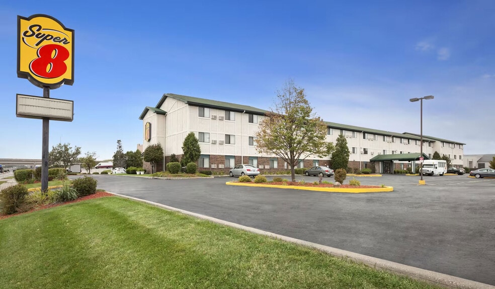 More Photos Of 5253 S Howell Ave, Milwaukee Hotel For Sale