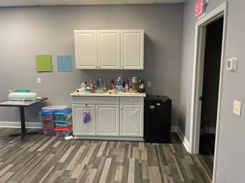 More Photos Of 182 Cornerstone Dr, Brunswick Showroom For Lease