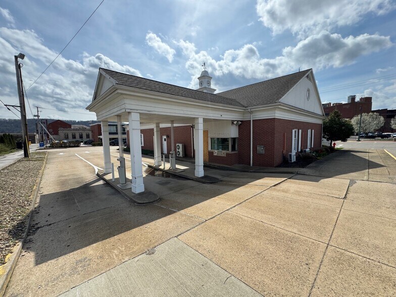 More Photos Of 530 Broadway, East Liverpool Bank For Sale