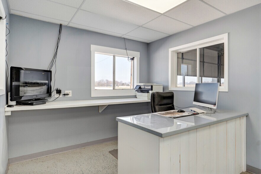 More Photos Of 972 US Highway 60 S, Billings Industrial For Sale