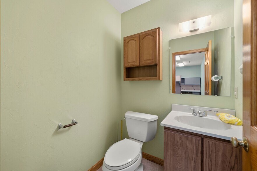 More Photos Of 4-6 Barlows Landing Rd, Pocasset Storefront Retail Office For Sale