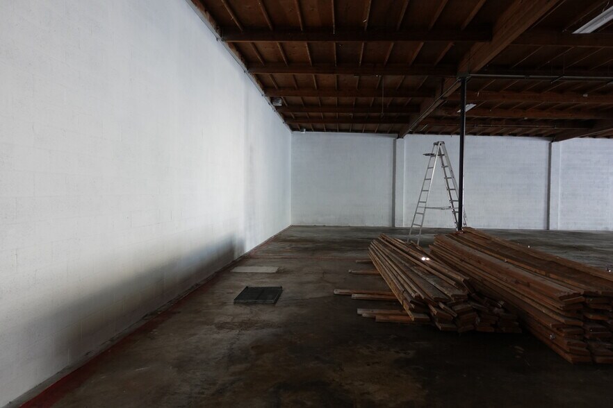 More Photos Of 18334 Eddy St, Northridge Warehouse For Sale
