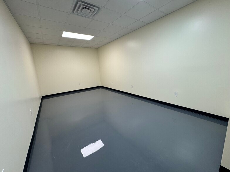 More Photos Of 110 Main St., Alexander City Loft Creative Space For Lease