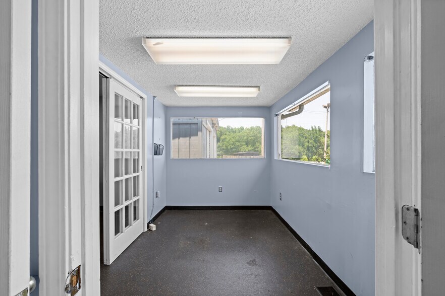 More Photos Of 10200 Veterans Memorial Hwy, Lithia Springs Auto Dealership For Sale