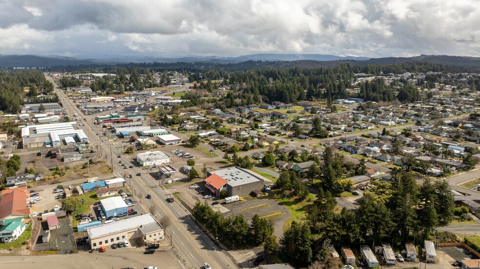 More Photos Of 985 Newmark Ave, Coos Bay Health Club For Sale
