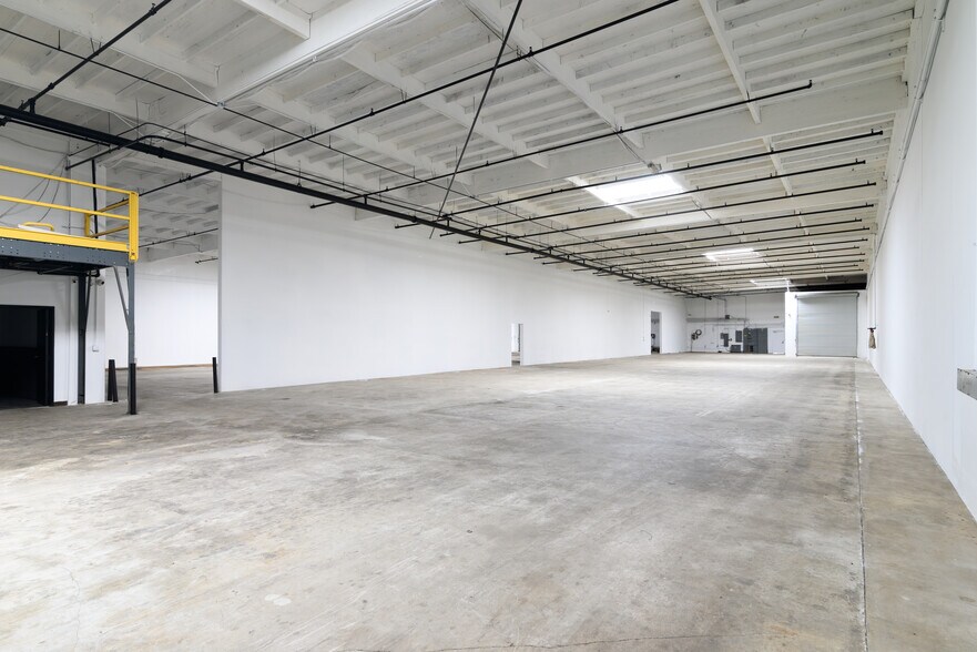 More Photos Of 4117-4127 Calle Tesoro, Camarillo Manufacturing For Lease