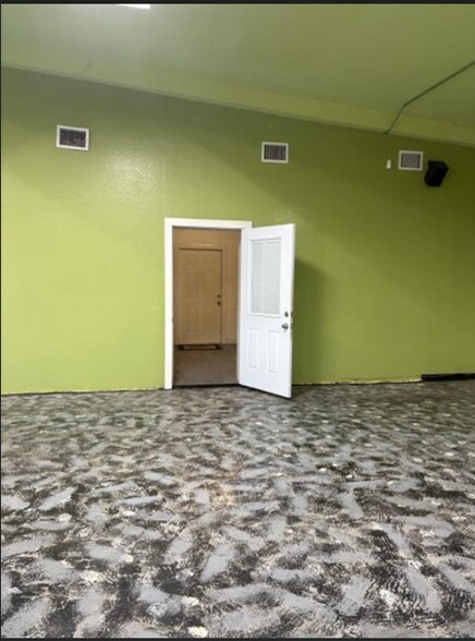 More Photos Of 11032 Spencer Hwy, La Porte Warehouse For Lease