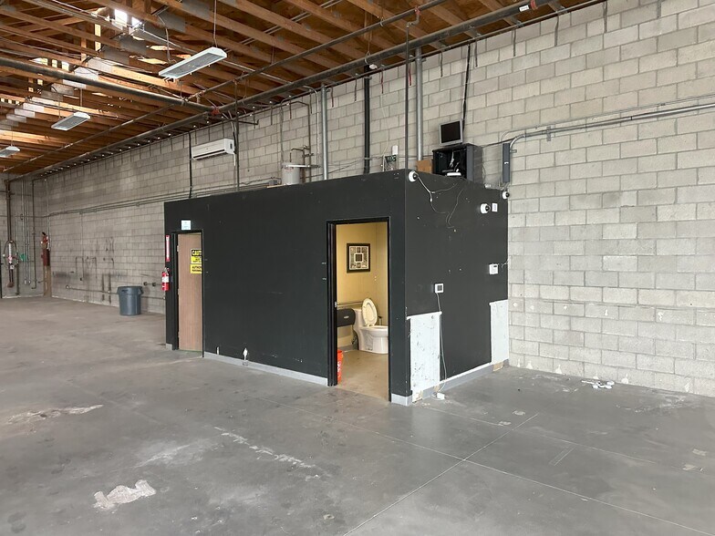 More Photos Of State Hwy 371, Anza Light Distribution For Lease