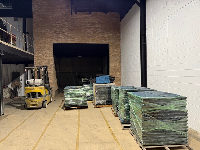 More Photos Of 1411 6th Ave, Grafton Showroom For Sale