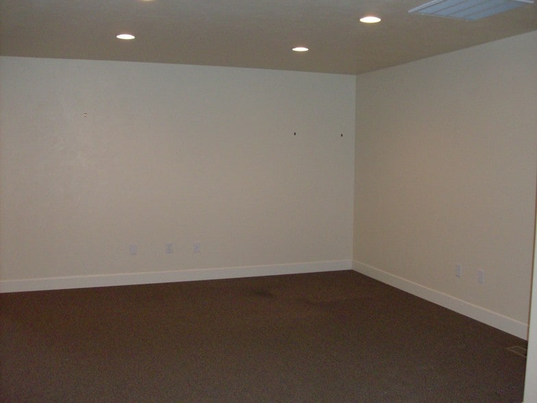 More Photos Of 1541 Ogden Rd, Montrose Medical For Lease